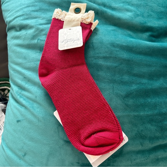 NWT Free People Beloved Waffle Knit Ankle Socks Merlot deep red 1 Pair - Picture 2 of 12